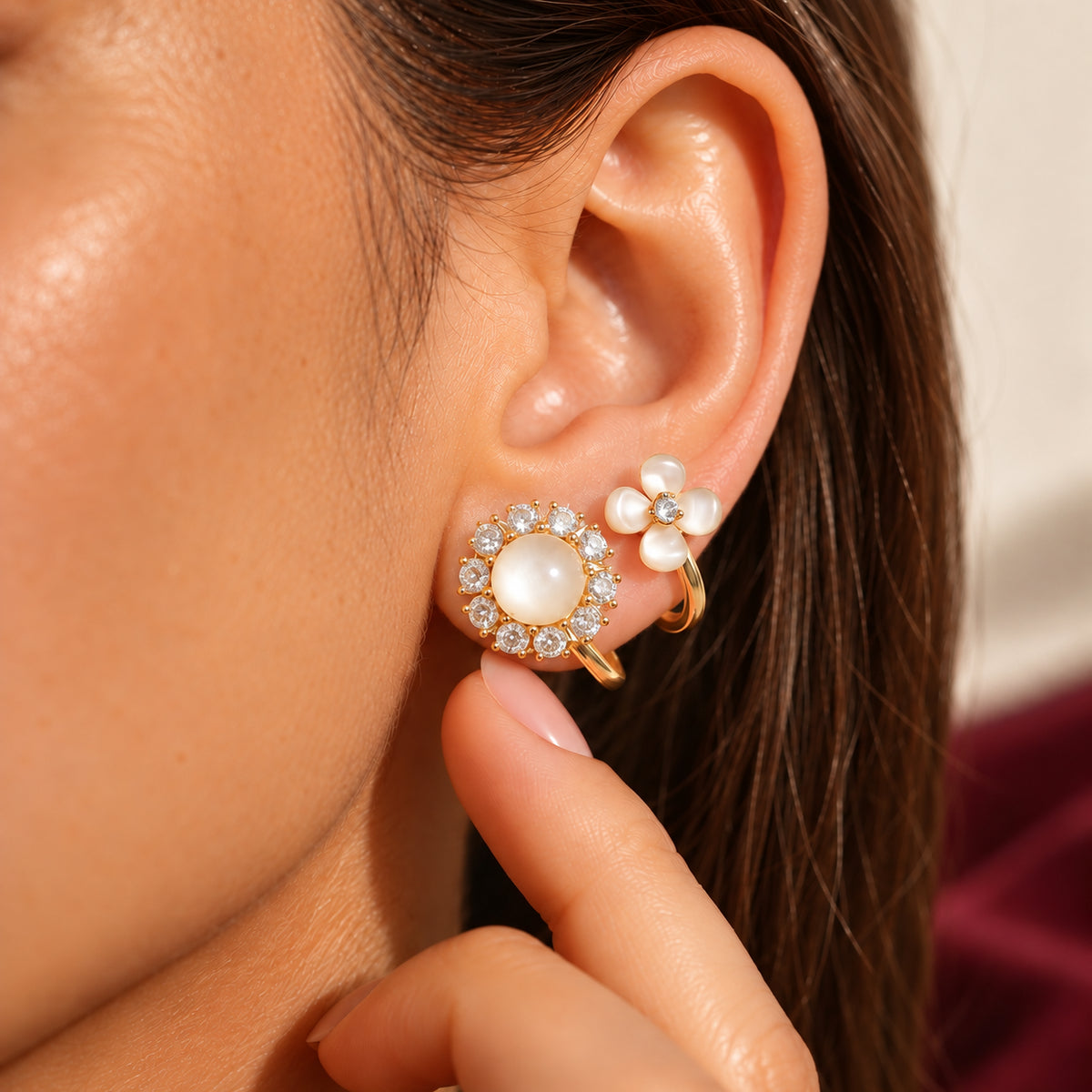 Detalle de los pendientes Margarita en la oreja
